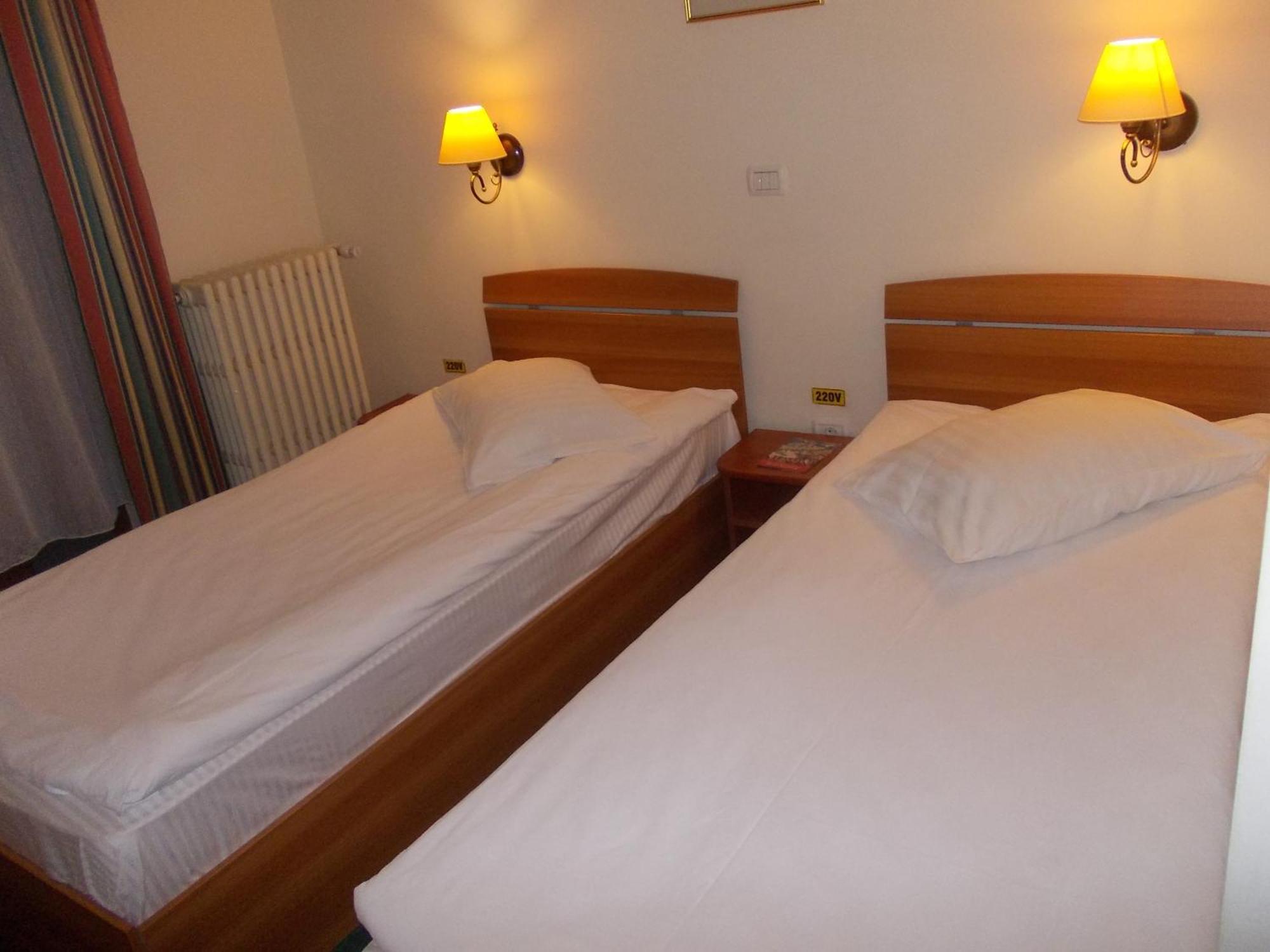 Hotel Bucegi Portile Regatului Paraul Rece Phòng bức ảnh